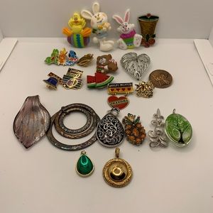 Vintage bundle of 22 items ,pins and pendants